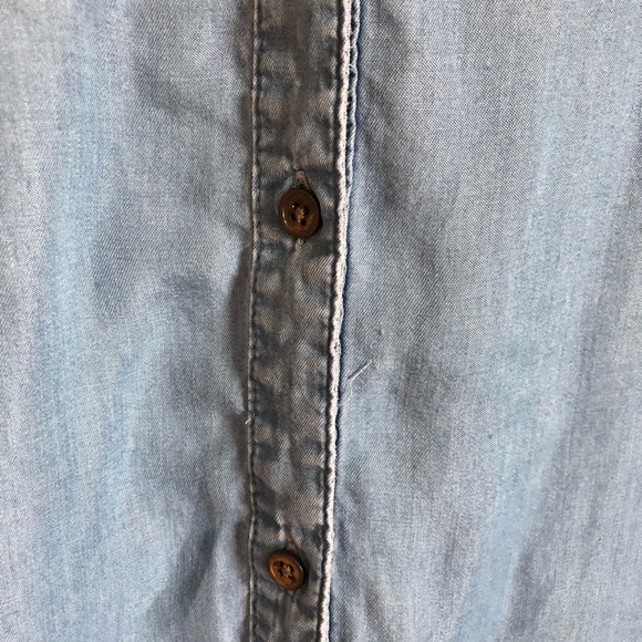 Chambray Shirt Size 16 Short Sleeves Button Up Embroidered Lyocell - Picture 3 of 6